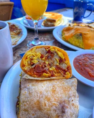 That’s a wrap on the week 🎉

And that’s a wrap on your plate - what’s your favorite burrito to get from Cappy’s?

Join us for the best breakfast in town this weekend!
.
.
.
.
#feast #cappys #yum #eater #newport #pun #orangecounty #burrito #burritos #egg #cheese #eeeeeats #bacon #mimosa #pch #like