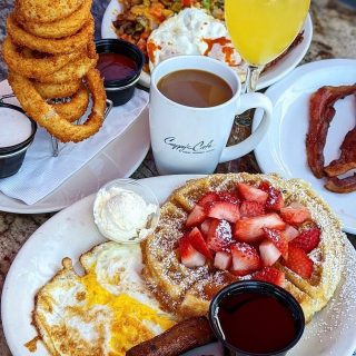 A real feast 🧇

@feastodyssey stopped by and chowed down on this delicious breakfast ☕️

You could be doing the same 😉
.
.
.
#cappys #spread #breakfast #waffles #syrup #onion #sweet #newport #newportbeach #feedfeed #eater #yum #hb